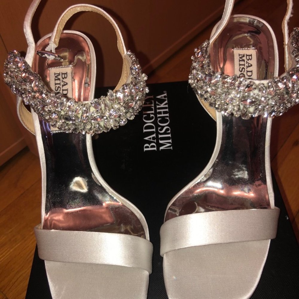 Badgley Mischka Satin White Bridal Shoes Sz. 5.5 - Picture 3 of 7